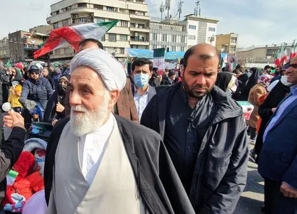 حجت&zwnj;الاسلام ناطق نوری در جمع راهپیمایان ۲۲ بهمن حضور یافت