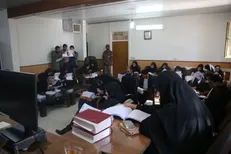 بازدید علمی - آموزشی دانشجویان رشته حقوق از دادگستری کرمان/حضور در دادگاه و پرونده خوانی