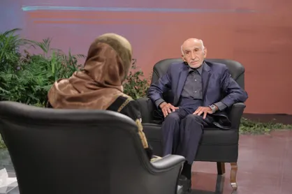 قصه پیرمردی که در ٩٠ سالگی دکترا گرفت در برنامه &laquo;مکث&raquo;