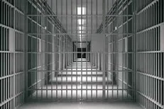 بازداشت و انتقال به زندان محکوم امنیتی بدلیل عدم معرفی خود به زندان پس از پایان مرخصی/ مرخصی نامبرده روز یکشنبه پایان یافته بود/ خروج محکوم‌علیه از تهران و سفر به یکی از شهر‌های شمالی کشور