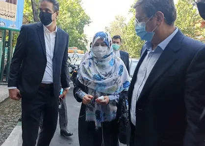 همتی در حسینیه ارشاد حضور یافت
