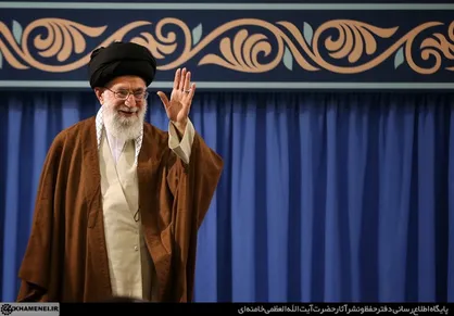 جمعی ار مسؤلین و مهمانان کنفرانس وحدت اسلامی با رهبر معظم انقلاب دیدار می&zwnj;کنند