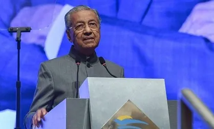 ماهاتیر محمد: ترامپ باید استعفا کند