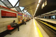 سقوط از سکوی مسافرگیری در مترو مصلی