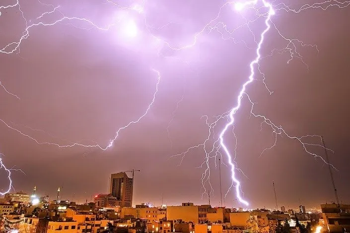 هشدار زرد هواشناسی در هرمزگان / رگبار ، رعدوبرق و تندباد در راه است