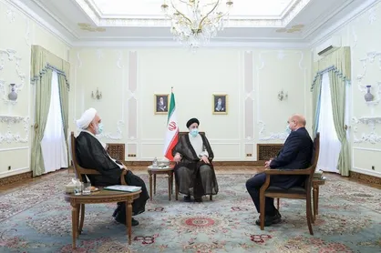 تاکید سران قوا تقویت آرامش در فضای کسب و کار و مراکز تولیدی