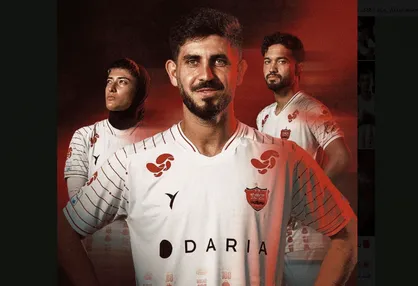 شهدای مدرسه شجره طیبه در پیراهن پرسپولیس نقش بستند / کیت دوم به یاد ۱۶۸ قهرمان میناب + عکس
