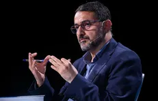 از نظر من، از حیث نظری، حکومتی و فردی، آقای قاسمیان اشتباه کرده است