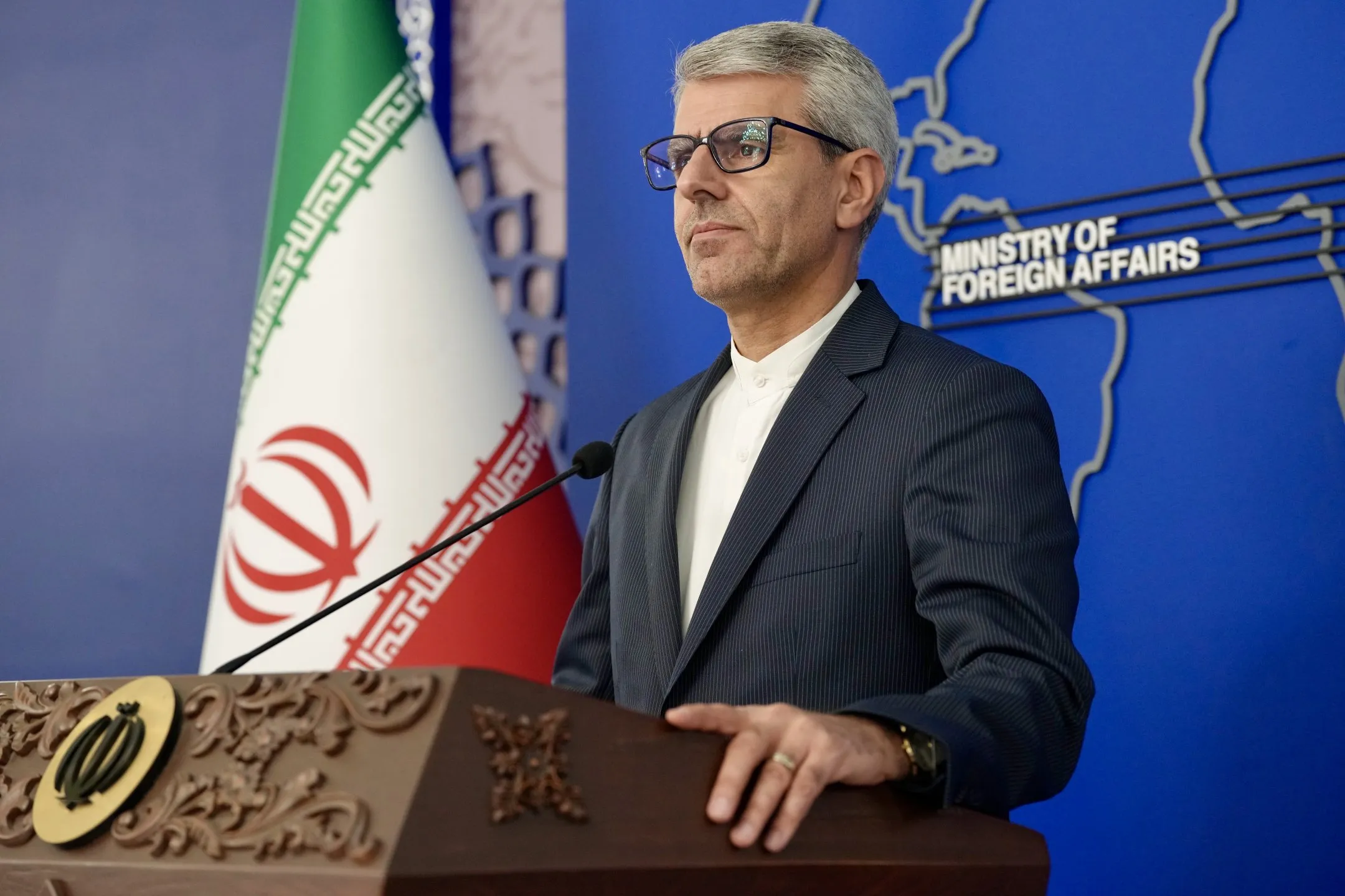 بقایی:رسما اعلام کردیم که دو دیپلمات فرانسوی باید ایران را ترک کنند/ اقدام فرانسوی‌ها غیرقابل توجیه و واکنشی بود به اقدام کاملا قانونی ایران + فیلم