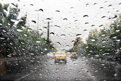 بارش پراکنده در سواحل دریای خزر/ وزش باد شدید در غرب کشور