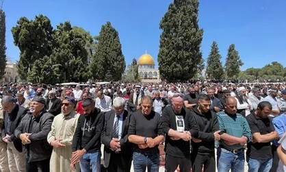 ۶۰ هزار فلسطینی دومین نماز جمعه رمضان را در مسجد الاقصی اقامه کردند