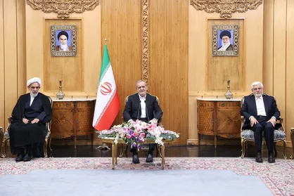 پزشکیان: هدف ما برقراری بهترین روابط با همسایگان است/ با عمان نزدیک ۲.۳ میلیارد دلار روابط تجاری داریم + فیلم