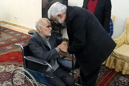 شما مصداق آیه &laquo;إِنَّ الَّذینَ قالوا رَبُّنَا اللَّهُ ثُمَّ استَقاموا&raquo; هستید/ در برابر امثال شما احساس کوچکی می&zwnj;کنم