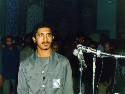 مداحی که به خاطر رد کردن پول دیگر در حرم امام (ره) نخواند + فیلم
