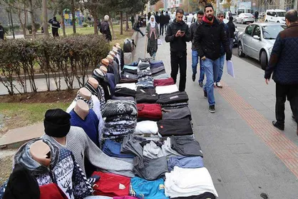 پرهیز از برخورد چکشی با دستفروشان در روز&zwnj;های پایانی سال/ تبدیل وضعیت ایثارگران و نیرو&zwnj;های خودرو سرویس تعیین تکلیف شود