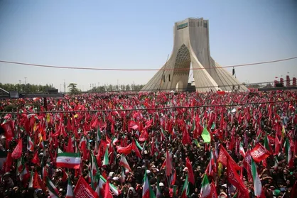 فرانس۲۴: سوگواران تاب&zwnj;آوری، سخنان و منش رهبر شهید خود را نقل کردند