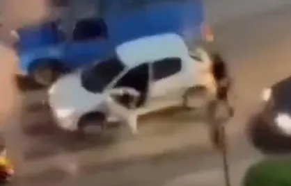 لحظه شناسایی و دستگیری فردی که در نزاع شهر چالوس کلاش بدست از ماشین پیاده شد