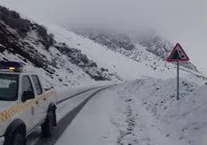 تردد در گردنه بیژن به‌دلیل بارش سنگین برف ممنوع شد