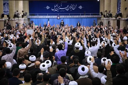 آزادی بیان در محضر رهبر انقلاب ظهور یافته/ از مهمانان حسینیه امام خمینی(ره) انتظار رعایت ادب داریم