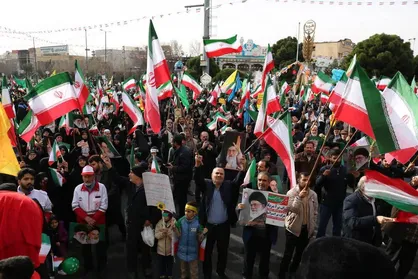 جشن انقلاب در شهر قیام / قم یکپارچه در صحنه + تصاویر