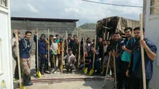 گروه‌ جهادی دانشگاه امام خمینی در شهر معمولان خدمت‌رسانی می‌کند + عکس