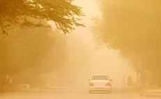 ادارات و مدارس نَرماشیر و فهرج به دلیل توفان شن تعطیل شد/ مسدودی جاده فهرج _ زاهدان