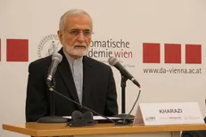 خبر دیدار خرازی با کری دروغ محض است