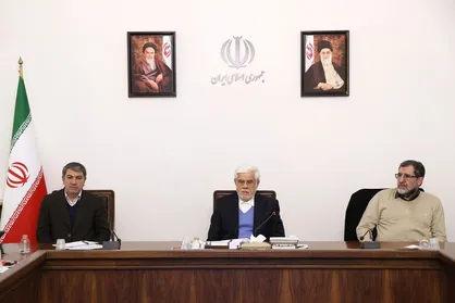 عارف: رویکرد دولت &laquo;نگفتن&raquo; و &laquo;حل کردن مسائل&raquo; است/ به جد پیگیر مقابله با مافیای سوخت هستیم