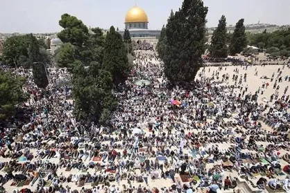 حضور ۶۰ هزار فلسطینی در نماز جمعه مسجدالاقصی