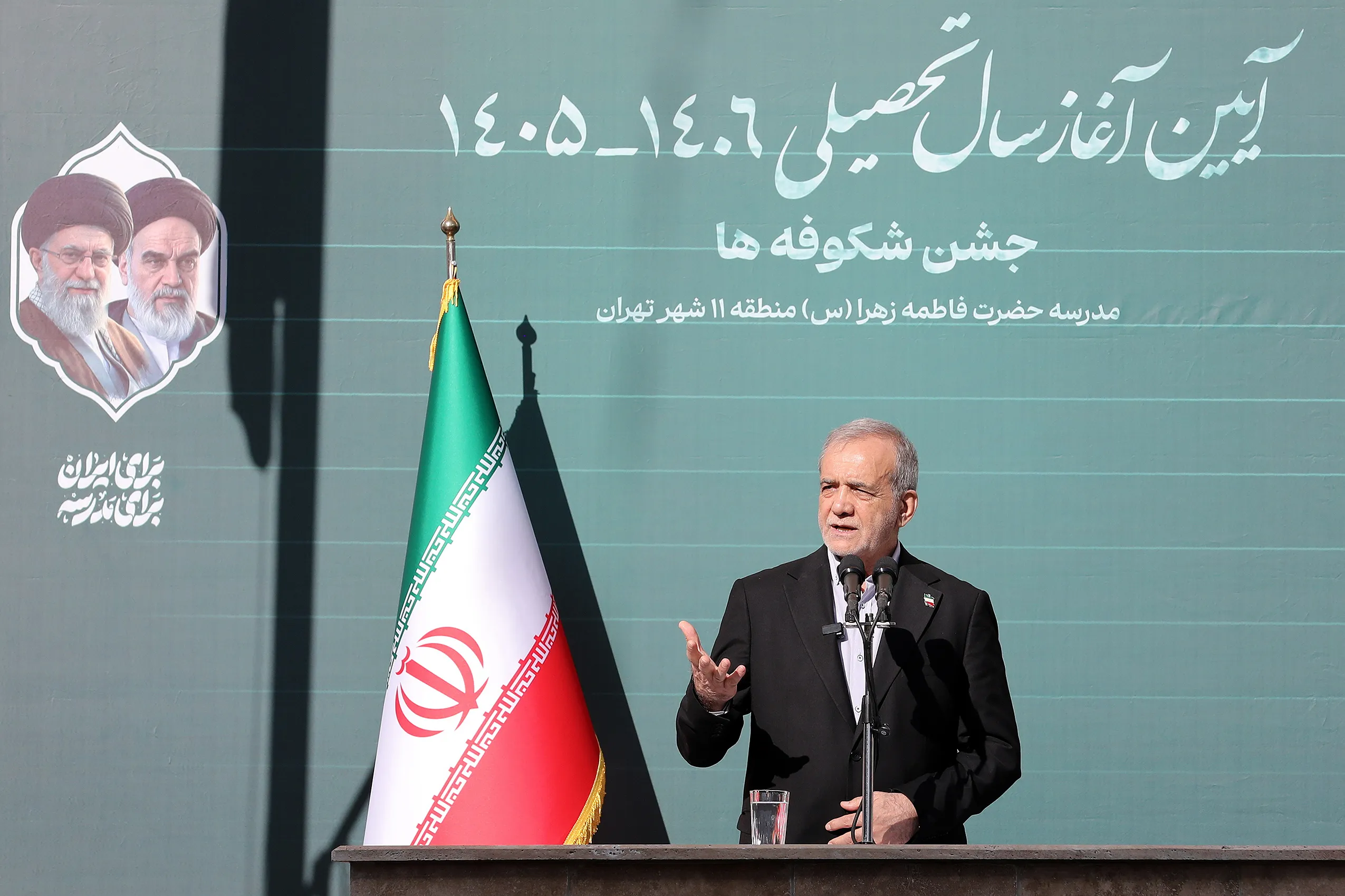 پزشکیان: تا زمانی که پایبند به آب و خاک و ارزش‌های خودمان باشیم دشمنان نمی‌توانند هر غلطی دل‌شان خواست بکنند + فیلم