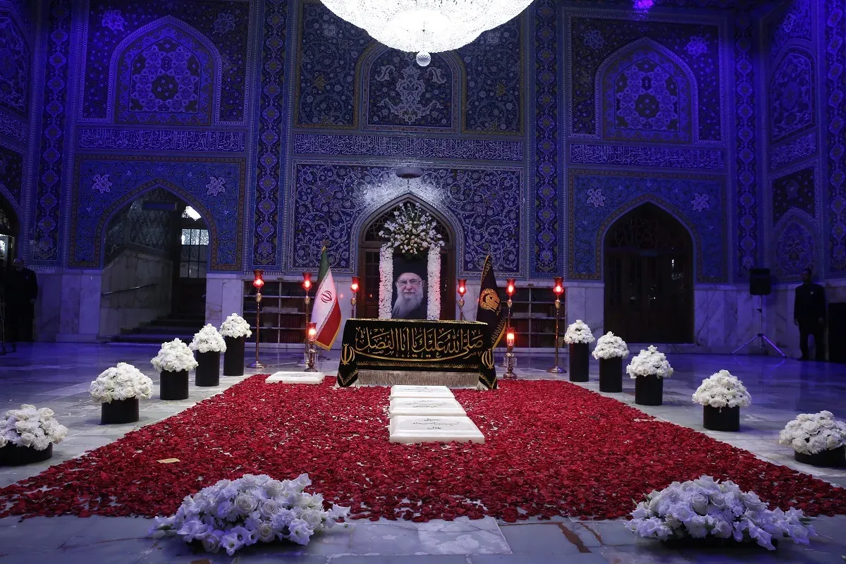 مراسم چهلمین روز خاکسپاری رهبر شهید در حرم حضرت معصومه(س) برگزار می‌شود