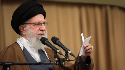 برخی&zwnj;ها تاریخ را وارونه می&zwnj;نویسند و علت اختلاف جمهوری اسلامی و آمریکا را شعار &laquo;مرگ بر آمریکا&raquo; می&zwnj;دانند، این ساده&zwnj;لوحی است
