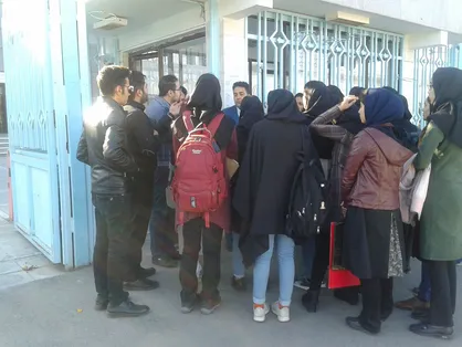 بی&zwnj;توجهی مسئولان، دانشجویان دانشکده هنر نیشابور را به فرمانداری کشاند/ معاون فرماندار نیشابور: پیگیر شرایط دانشجویان هستیم
