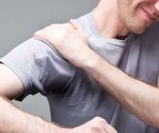 آسیب‌های عصبی در کمین کسانی که جراحی گردن انجام می‌دهند/ ضعف و درد در ناحیه شانه را جدی بگیرید