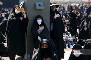 عزاداری ظهر عاشورا در میدان امام حسین (ع)
