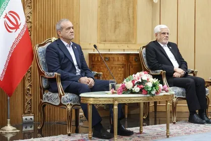 پزشکیان: همکاری با کشورهای همسو، راهی برای رفع محدودیت&zwnj;هاست/ در سفر به ارمنستان و بلاروس، اسناد مهمی امضا می&zwnj;شود  + فیلم