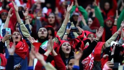 تلاش برای ورود زنان به ورزشگاه آزادی با بلیت فروشی