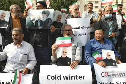 تجمع خانواده&zwnj;های شهدا و جانبازان مقابل سفارت آلمان