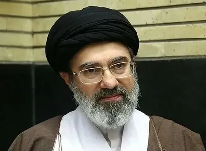 تصویری از حضرت آیت&zwnj;الله سیدمجتبی خامنه&zwnj;ای در جریان عیادت سال گذشته فرزندان رهبر شهید انقلاب اسلامی از جانبازان پیجری حزب&zwnj;الله لبنان
