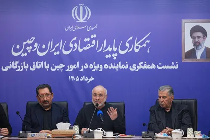 قالیباف: امروز وظیفه داریم سنگر را از رزمندگان پای لانچر تحویل بگیریم و بایستیم تا مردم را از زیر فشار&zwnj;های اقتصادی بیرون بیاوریم + فیلم