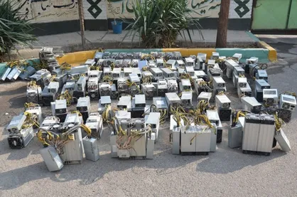 ۳۲ دستگاه ماینر قاچاق در کرمان کشف شد