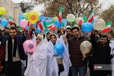 ۷۰۰ زوج دانشجو در راهپیمایی یوم الله ۲۲ بهمن مشهد شرکت کردند