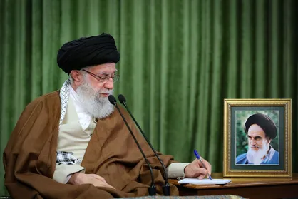 رهبر انقلاب: تهاجم بزرگ آمریکا و زائده ننگین آن مغلوب ابتکار، شجاعت و فداکاری جوانان ایران اسلامی شد