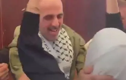 طارق البرغوقی اسیر فلسطینی پس از ۲۲ سال از زندان&zwnj;های اسرائیل آزاد شد
