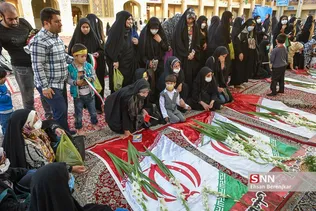 امروز در حرم مطهر شاهچراغ (ع)شوری برپا بود از جنس دانش آموزی، از جنس ذهن های جوان دهه هشتادی !