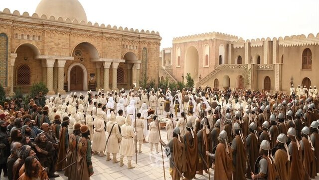 این سریال به نویسندگی و کارگردانی داود میرباقری و تهیه‌کنندگی حسین طاهری در سه فصل «ایران باستان»، «بیزانس» و «حجاز» ساخته می‌شود. فیلمبرداری فصل «بیزانس» به پایان رسیده و مراحل پس‌تولید آن ماه‌هاست که آغاز شده است. براساس برنامه‌ریزی‌ها، فیلمبرداری فصل «ایران» نیز تا پایان بهار سال آینده به اتمام می‌رسد و دو فصل نخست که روایت زندگی سلمان از کودکی تا حرکت او به سوی حجاز را دربر می‌گیرد، در تابستان سال آینده از تلویزیون پخش خواهد شد.