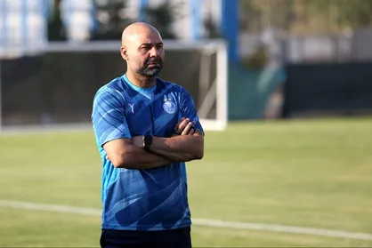 بختیاری&zwnj;زاده: حرف اول و آخر را موسیمانه می&zwnj;زند/ سرمربی از من خواست در استقلال بمانم