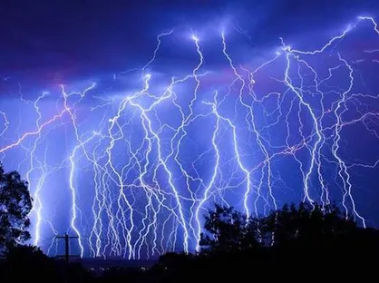 صاعقه جان ۶ نفر را گرفت/ وقوع سیل و آب&zwnj;گرفتگی در ۵ استان کشور
