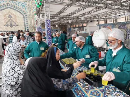 نذر شیرین کرمانی&zwnj;ها برای زائران در مشهد الرضا