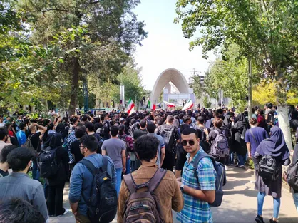 ردپای برخی فارغ&zwnj;التحصیلان دانشگاه&zwnj;ها در منحرف کردن تجمعات دانشجویی / از تکذیب بازداشت دانشجویان علم و صنعت تا حمل سلاح سرد در دانشگاه شهید بهشتی